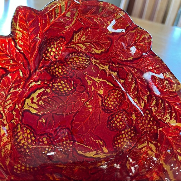 Vintage Indiana Glass Bowl Ruby Red
Dish Logan Berry Leaves 7"x2" - Picture 6 of 10